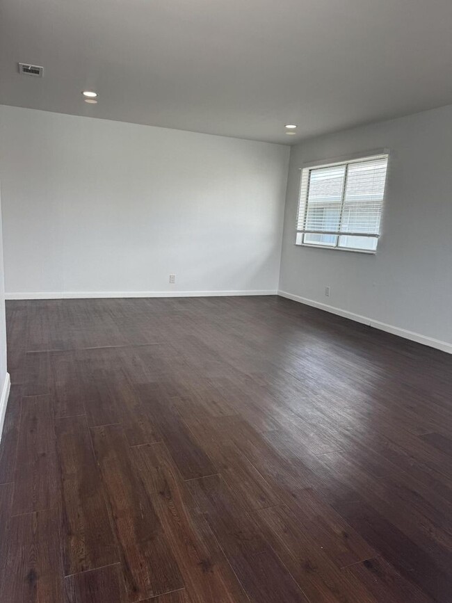 Building Photo - 206 E Tiffany Dr