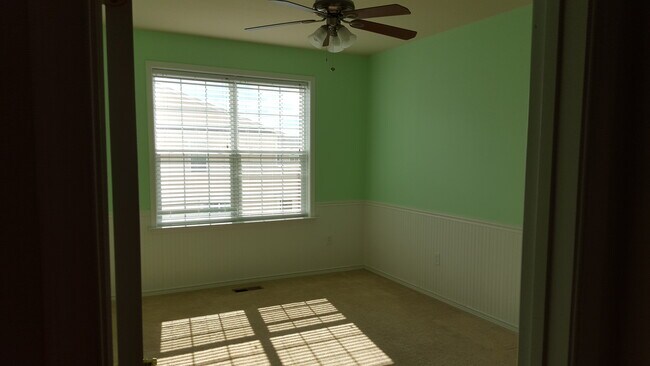 Building Photo - 42561 Highgate Terrace
