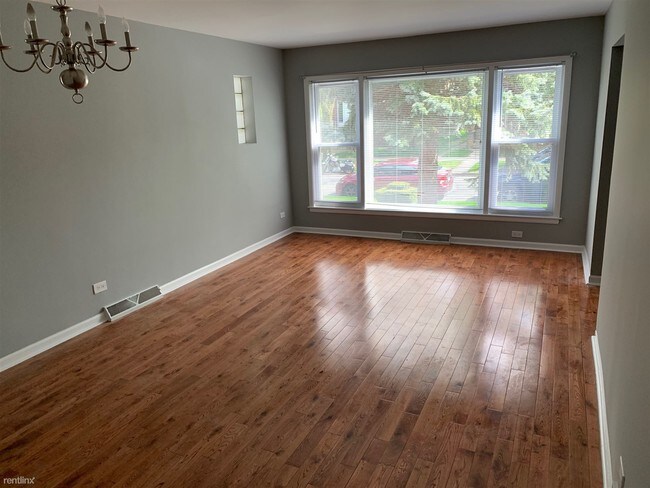 Building Photo - 2 br, 1 bath Apartment - 5240 W Cullom Ave