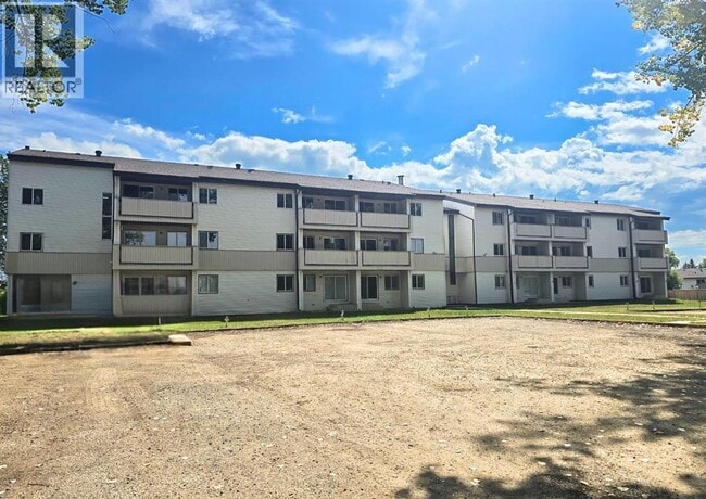 Building Photo - 5117-5144 44 St