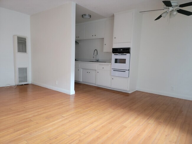 Foto del edificio - 827 S St Andrews Pl