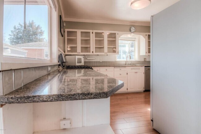 Foto del edificio - Beautiful Home Near Franklin Park