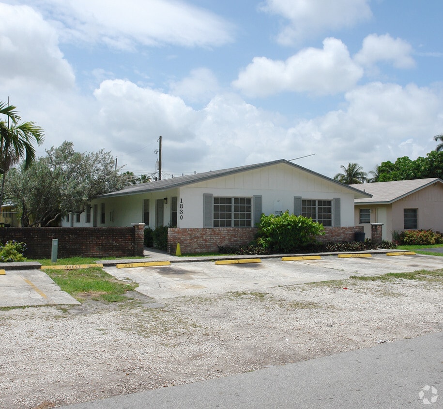 Building Photo - 1820-1830 SW 24th St