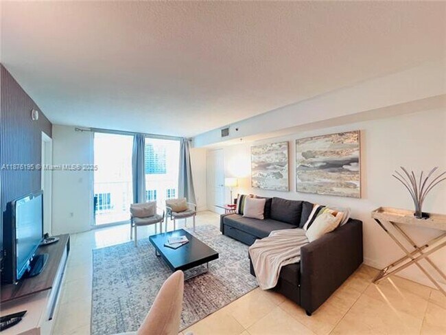 Building Photo - 1200 Brickell Bay Dr