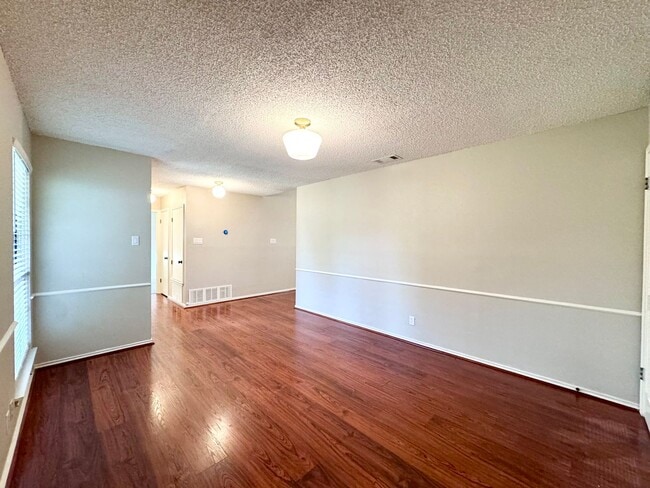 Building Photo - 2115 Crested Walk Dr