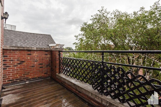 Building Photo - 3 bedroom in Chicago IL 60642