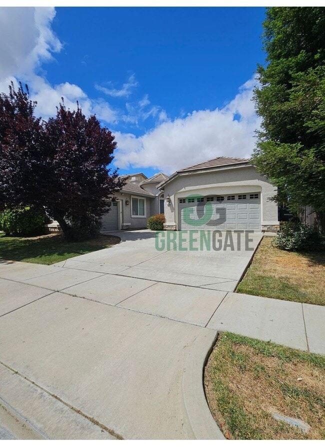 Building Photo - Spacious 4 Bedroom 3 Bath in Patterson! AV...