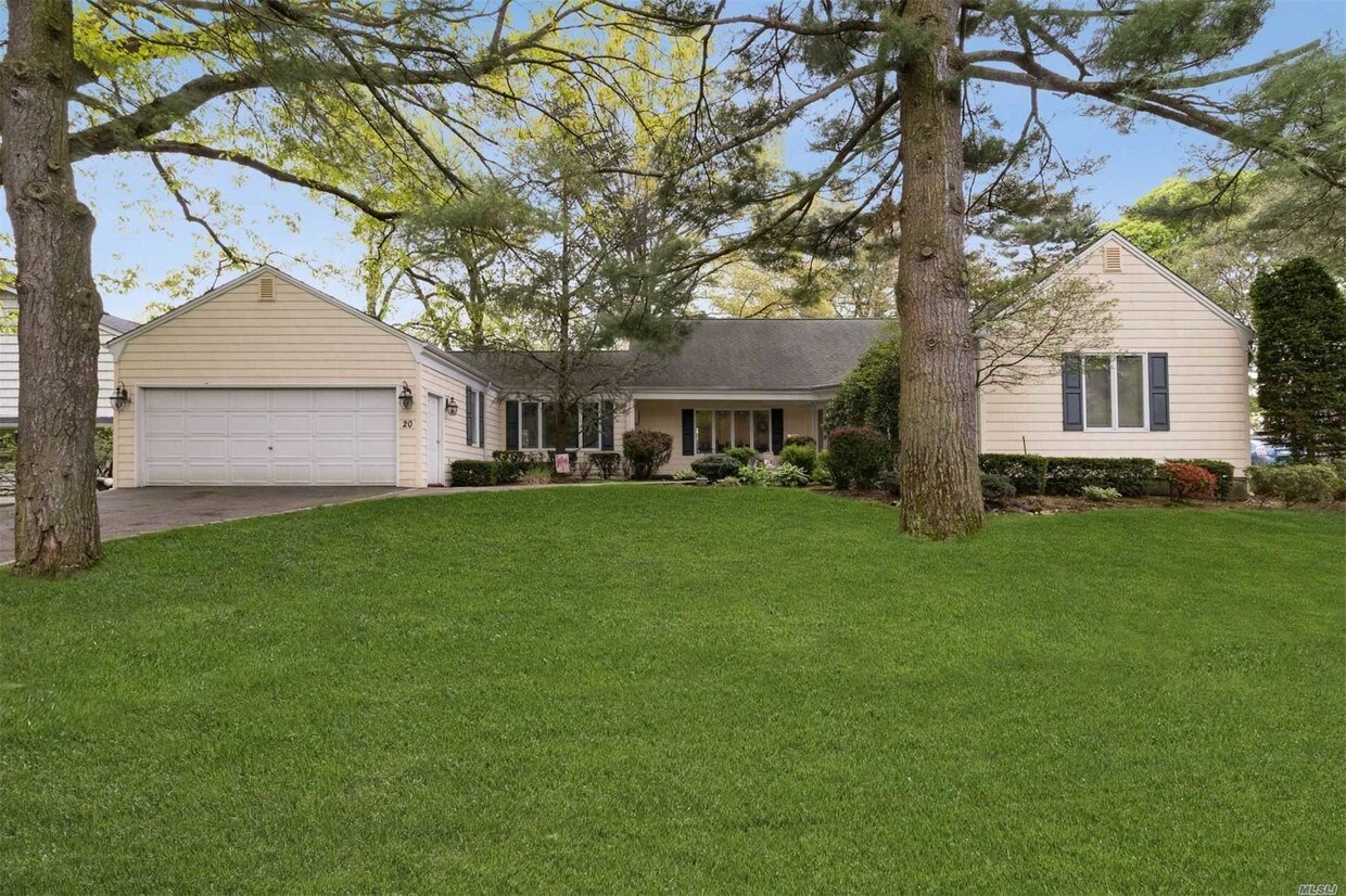 Primary Photo - 20 Crescent Dr
