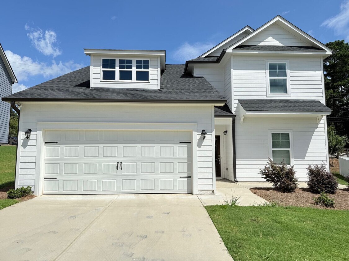 Foto principal - New Construction on West Side in Prime Loc...