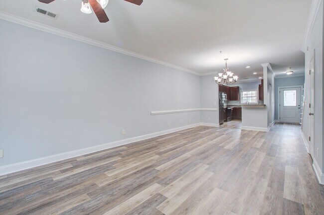 Foto del edificio - 4902 Lake Palmetto Ln