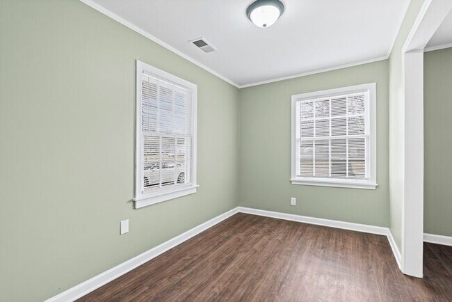 Building Photo - 4 Bedroom In Colonial Acres