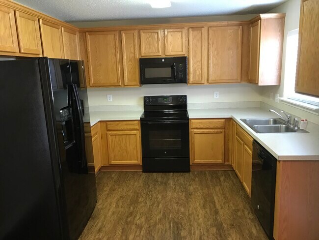 Building Photo - 451 Live Oak Walk
