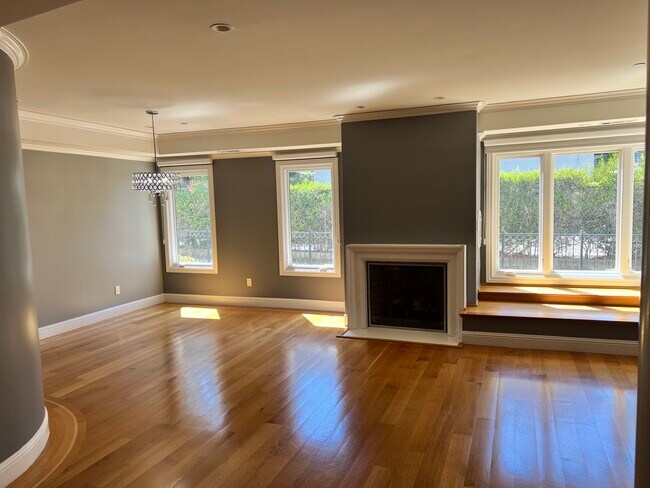 Living/dining Room - 535 Almer Rd