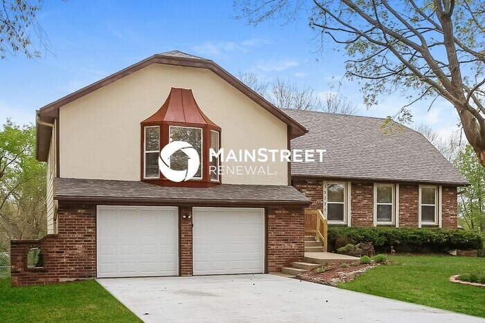 Foto principal - 4 Bedroom Pet-Friendly Home in Kansas City...