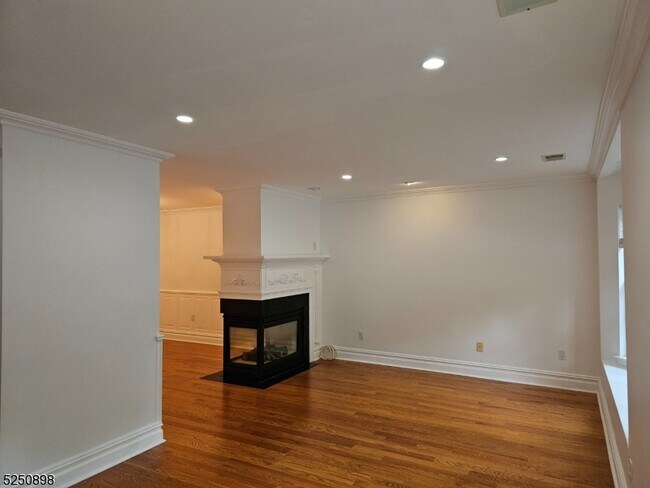 Foto del edificio - 2417 Stanhope Ct