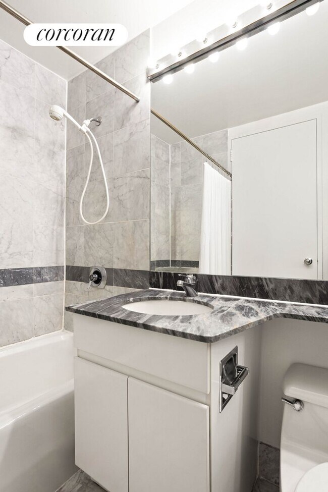 Foto del edificio - 232-236 E 47th St