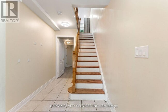 Building Photo - 80 Acorn Pl