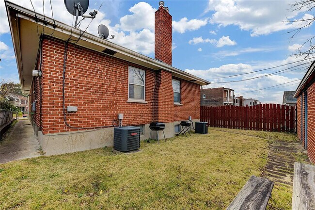 Building Photo - 4633 Morganford Rd