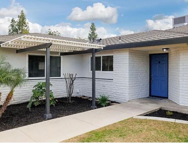 Foto del edificio - 6901 Caswell Ave