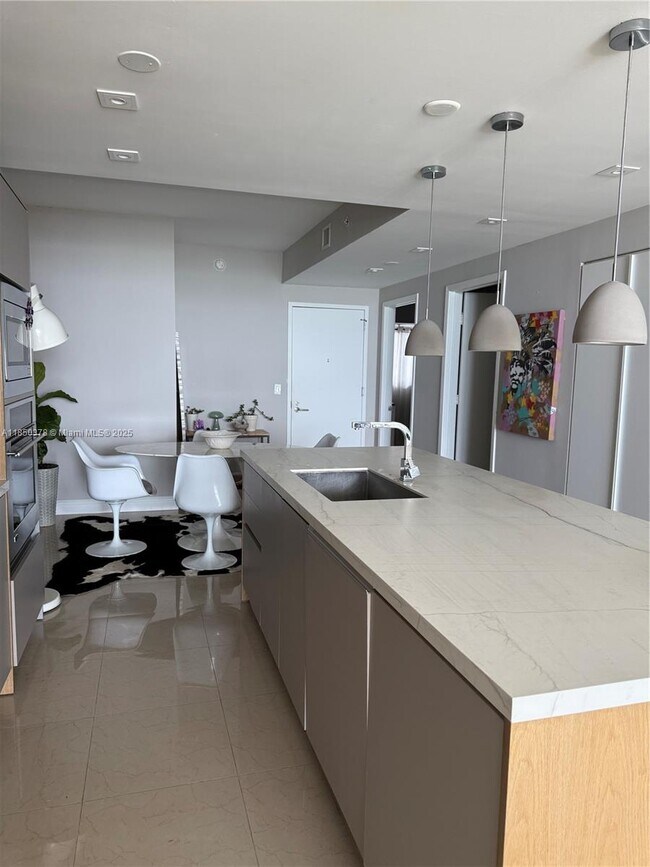 Foto del edificio - 460 NE 28th St