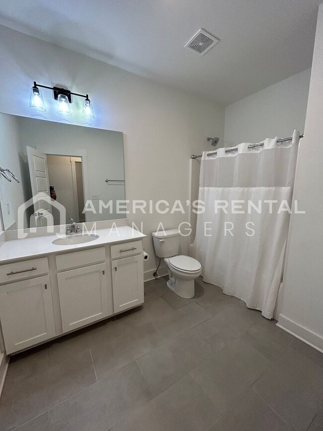 Building Photo - Home for Rent in Vestavia Hills, AL!!! Available to View Now!