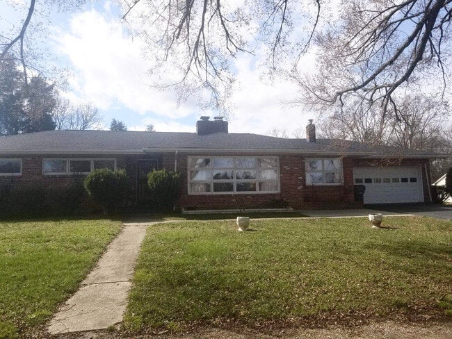 Foto del edificio - 3940 Senior Ln