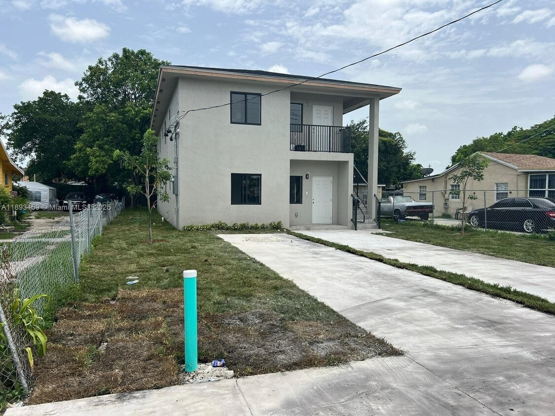 Primary Photo - 3076 NW 59th St
