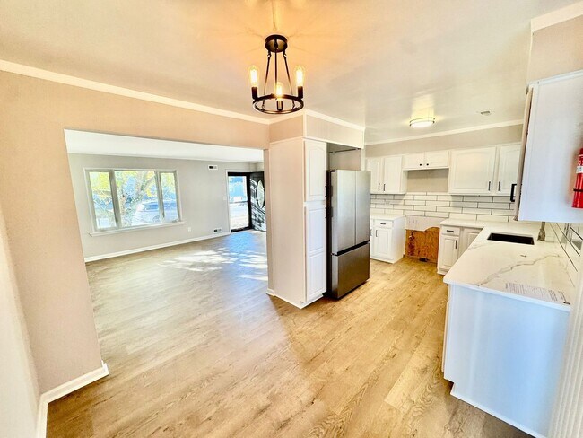 Foto del edificio - Charming 3-Bedroom, 1.5-Bath Home for Rent...