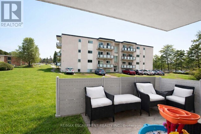 Photo du bâtiment - 71 Vanier Dr