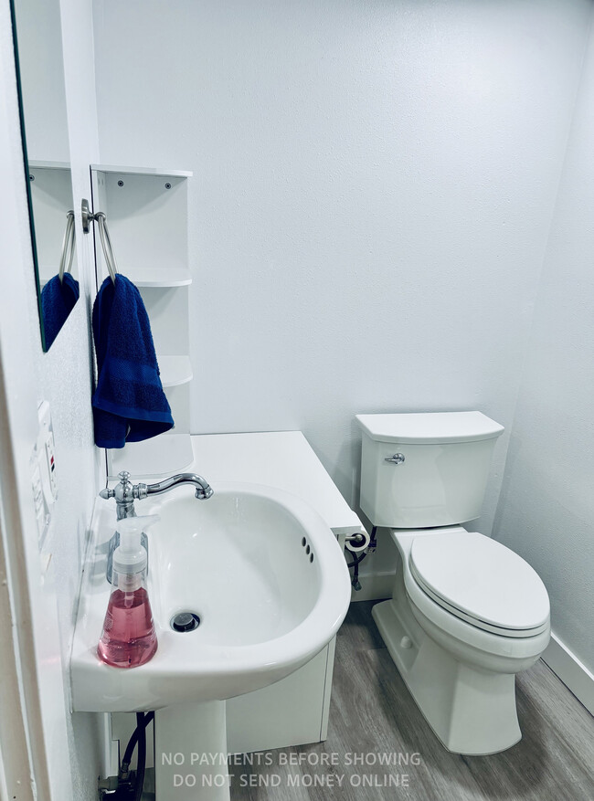 Building Photo - 13623 8th Ave SW