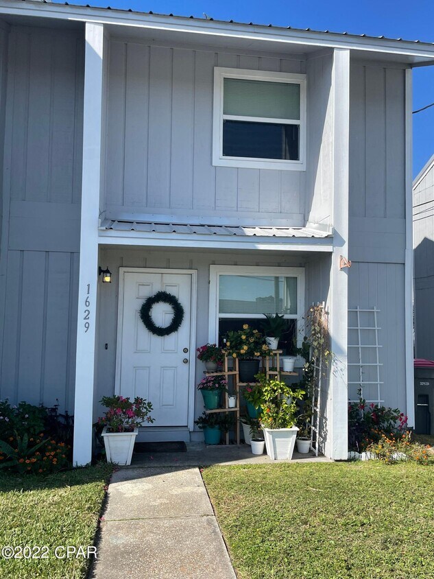 Primary Photo - 1629 N James Ave