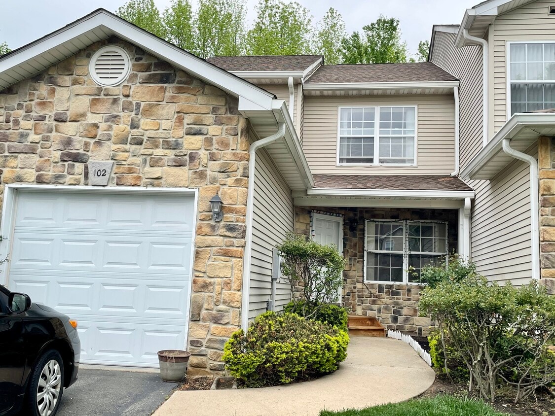 Primary Photo - 102 Falcongate Dr