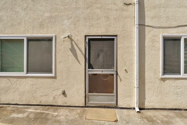 Building Photo - 1220 Park Ave
