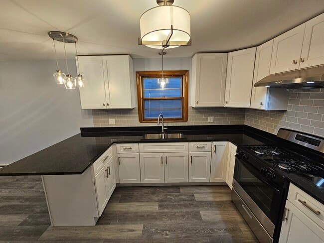 Building Photo - 4640 South Avers Avenue