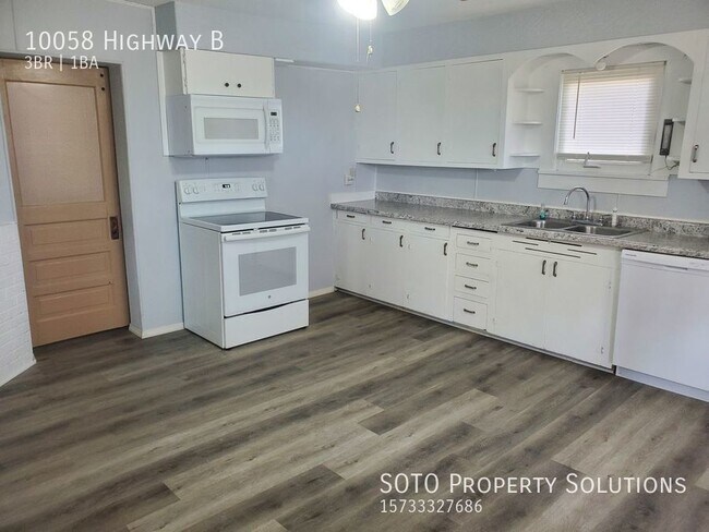 Building Photo - 3 BD / 1 BA