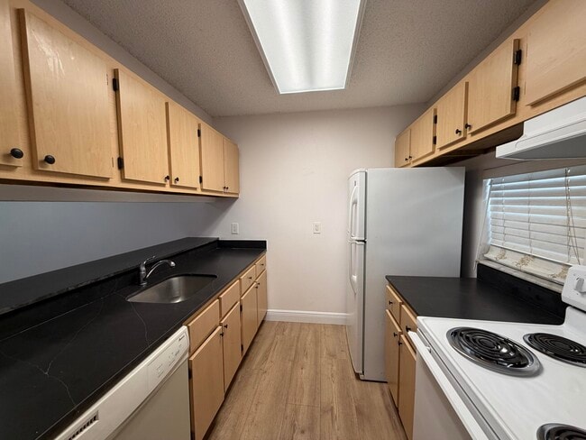 Foto del edificio - 8720 N Sherman Cir