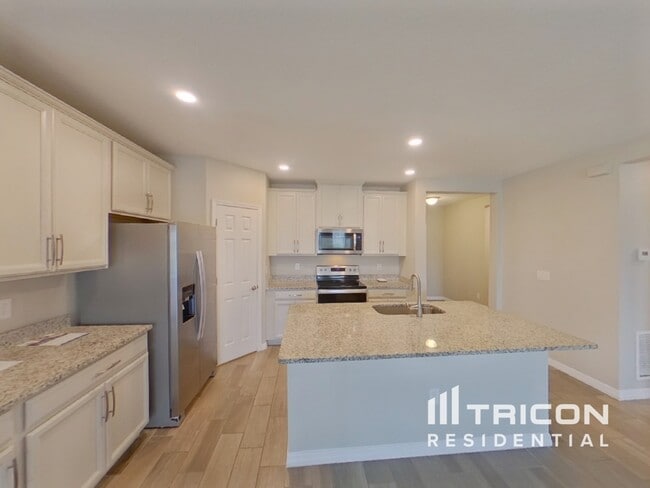 Building Photo - 13439 Palmera Vista Dr