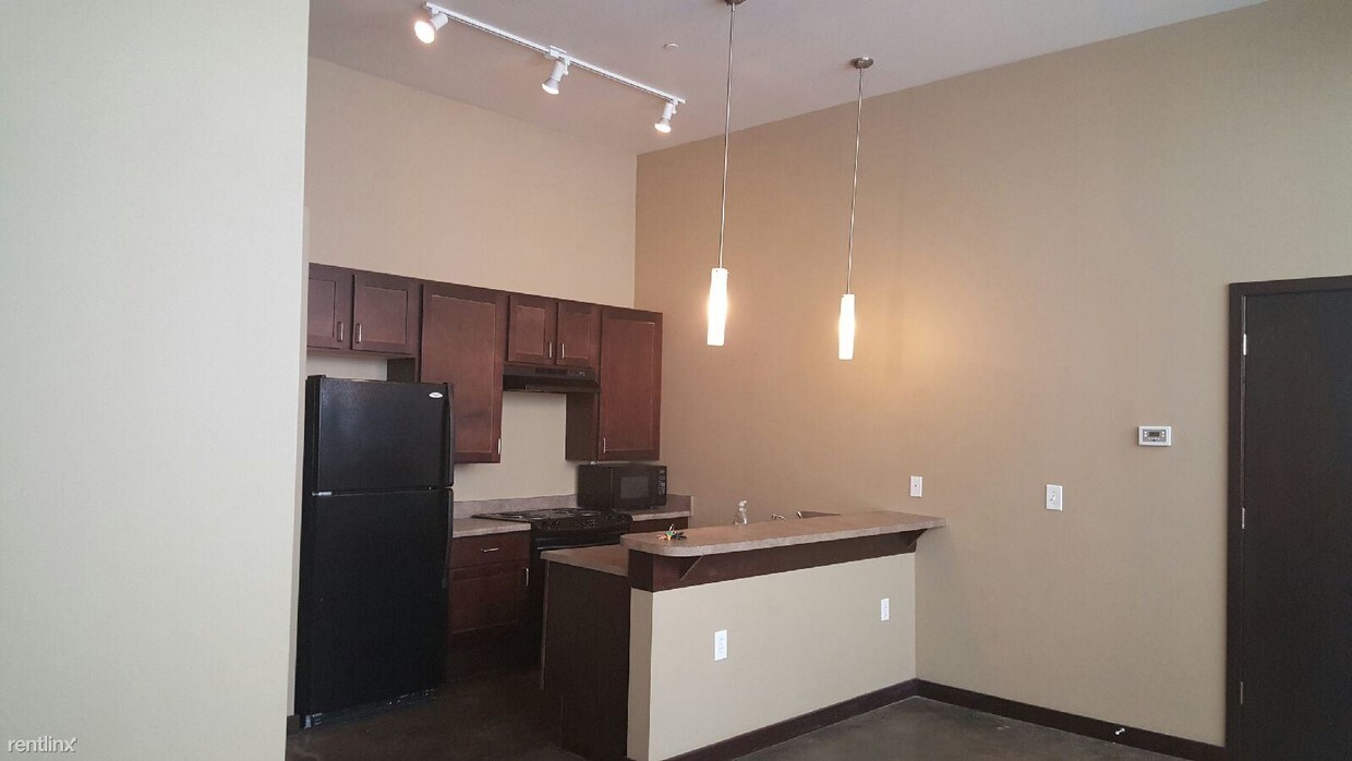 Foto principal - 420 W River Dr