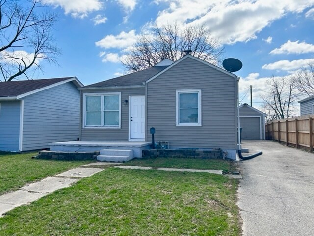 Building Photo - 1747 E Legrande Ave