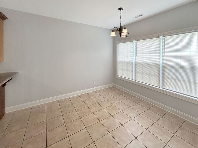 Building Photo - 136 Meadow Ridge Dr