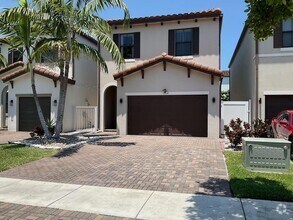 Building Photo - 6024 Pine Tree Way
