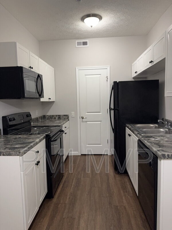 Foto principal - 858 Taylor Station Rd