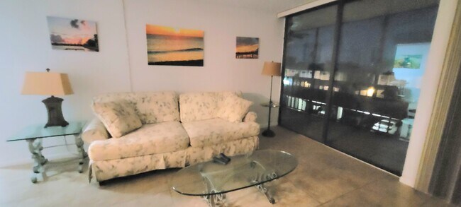 Living room - 3460 N Key Dr