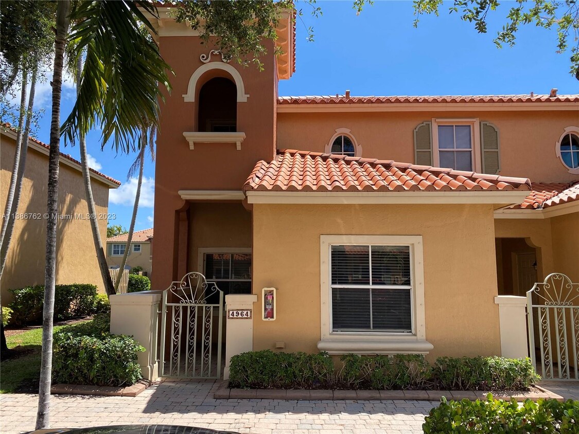 Primary Photo - 4964 Leeward Ln
