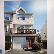 Building Photo - 219 Village Cir Dr