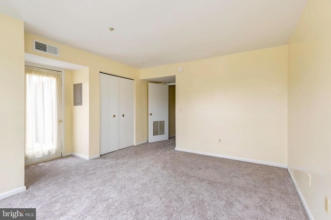 Building Photo - 10 Amberstone Ct