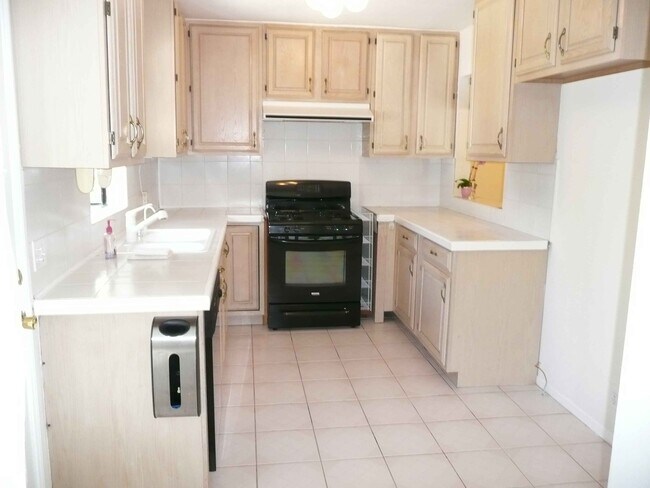 Kitchen - 22131 Viscanio Rd