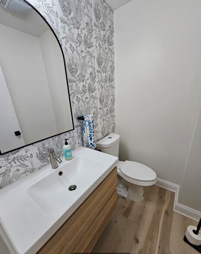 Foto del edificio - 628 Perry Creek Dr