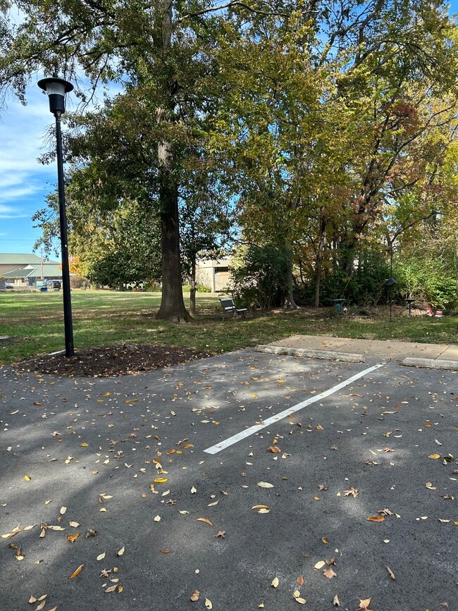 Foto del edificio - 301 Clayton Xing Pl