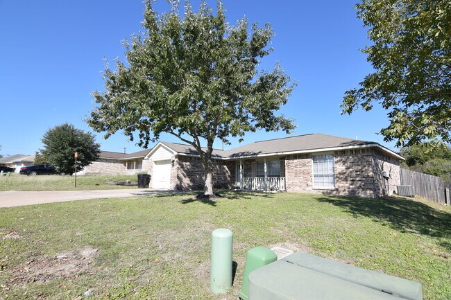 Building Photo - 1406 E Downs Ave